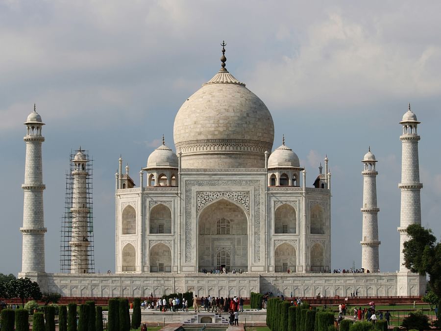 alt-text Scenic view of Taj Mahal