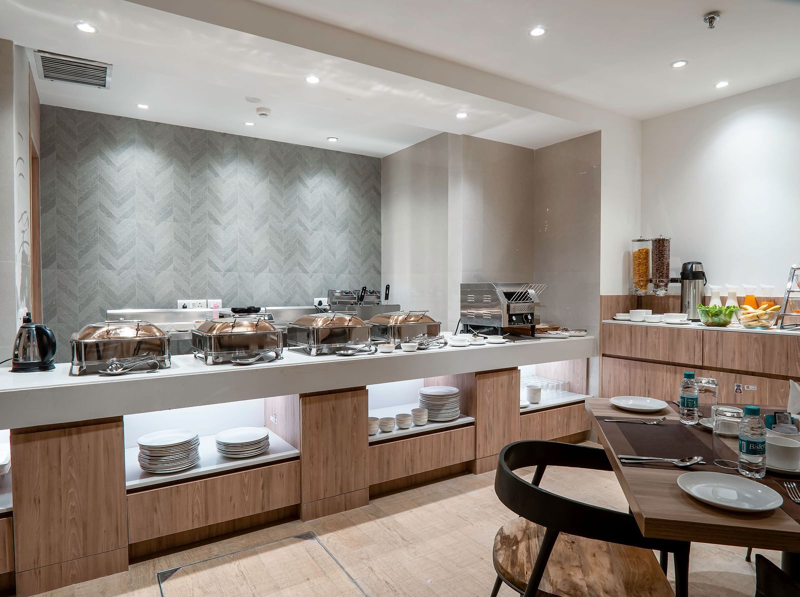 interiors of the restaurant - leroi paharganj