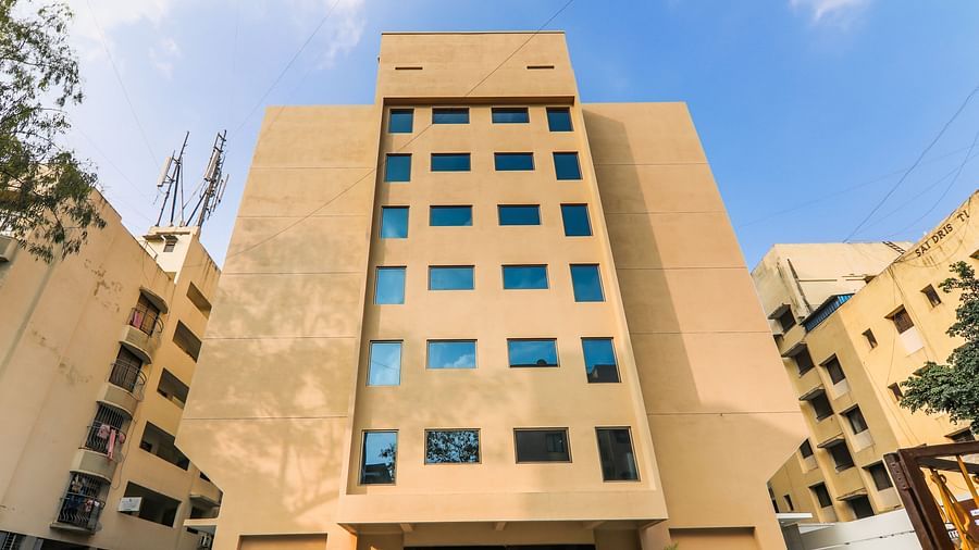 mmagnus square exterior