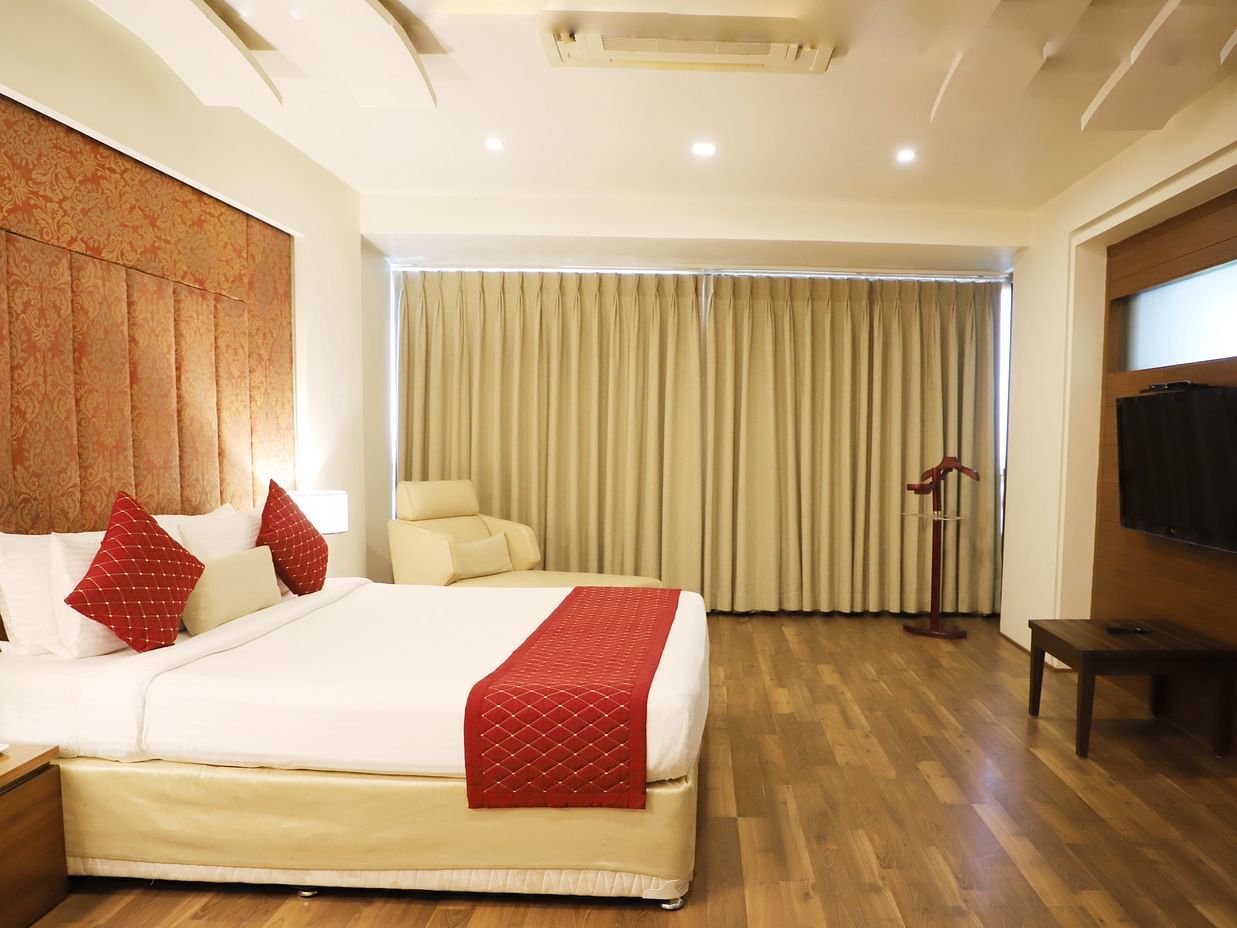 SUITE BEDROOM- Boulevard9 Luxury Resort Spa