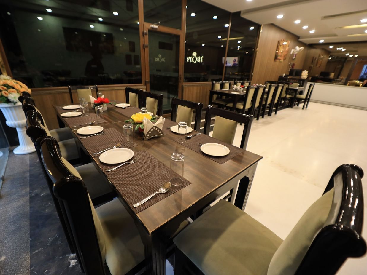 A large family table at Restaurant Fresca at Fiori Hotel