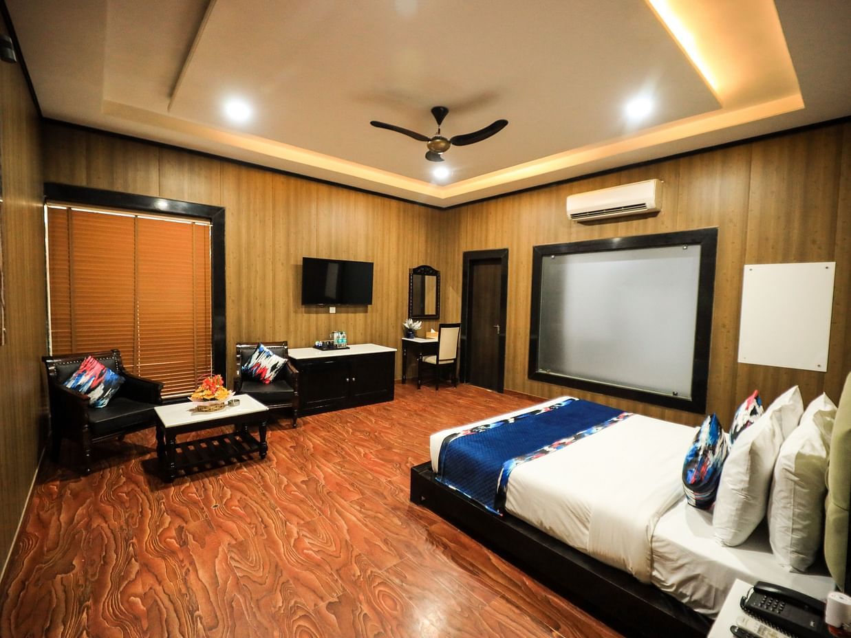 Wide view of a room at Fiori Hotel, Jaipur