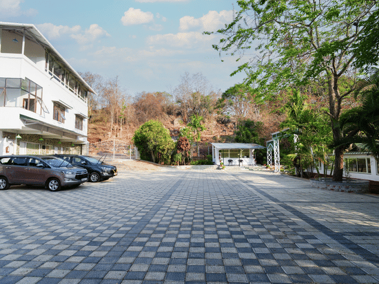 Picture featuring the vehicle parking witha few cars parked in it.