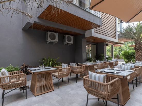 8.Courtyard Cafe