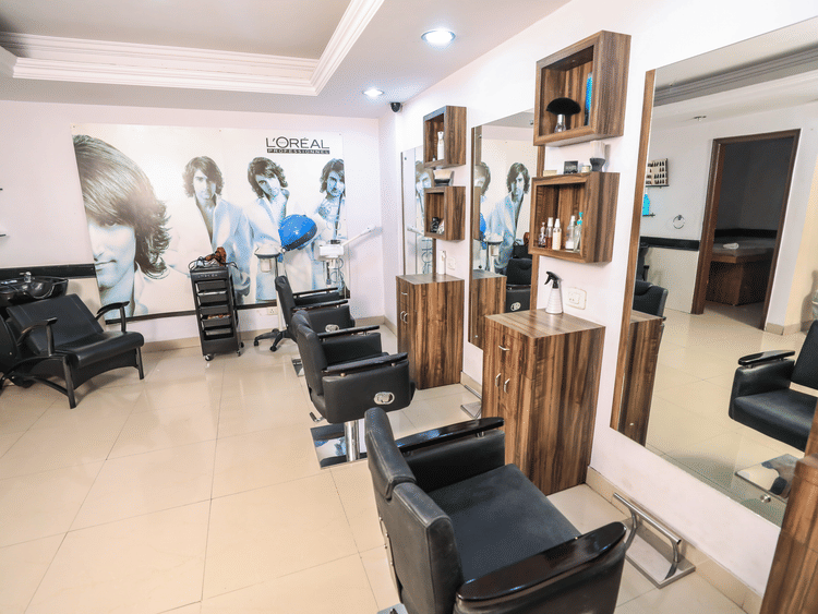 Salon in Lucknow, The Piccadily, Hotel near Hazratganj 1