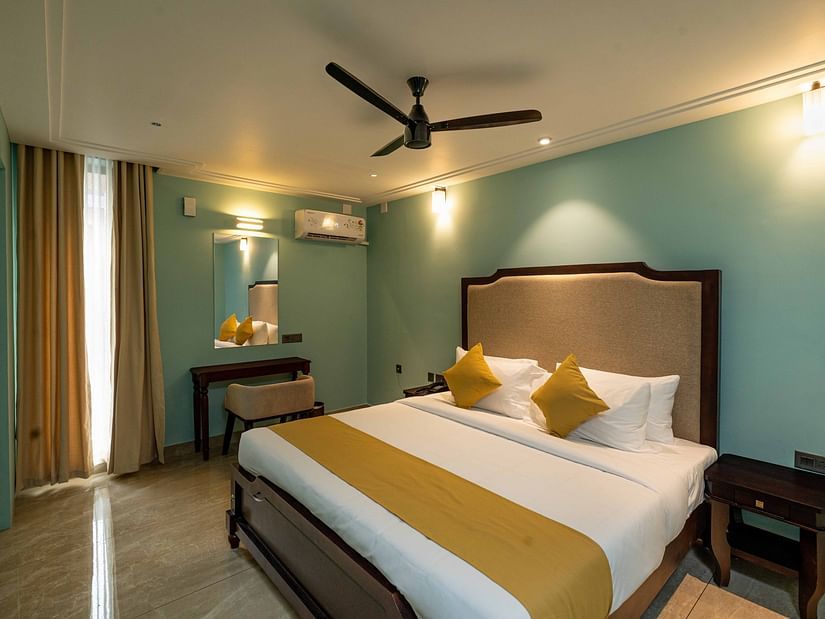 A Suite room with a large bed and multiple amenities - Court 11, Kochi
