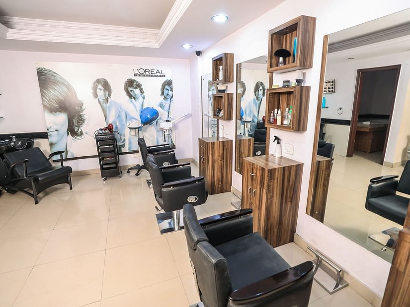 Salon in Lucknow, The Piccadily, Hotel near Hazratganj 1