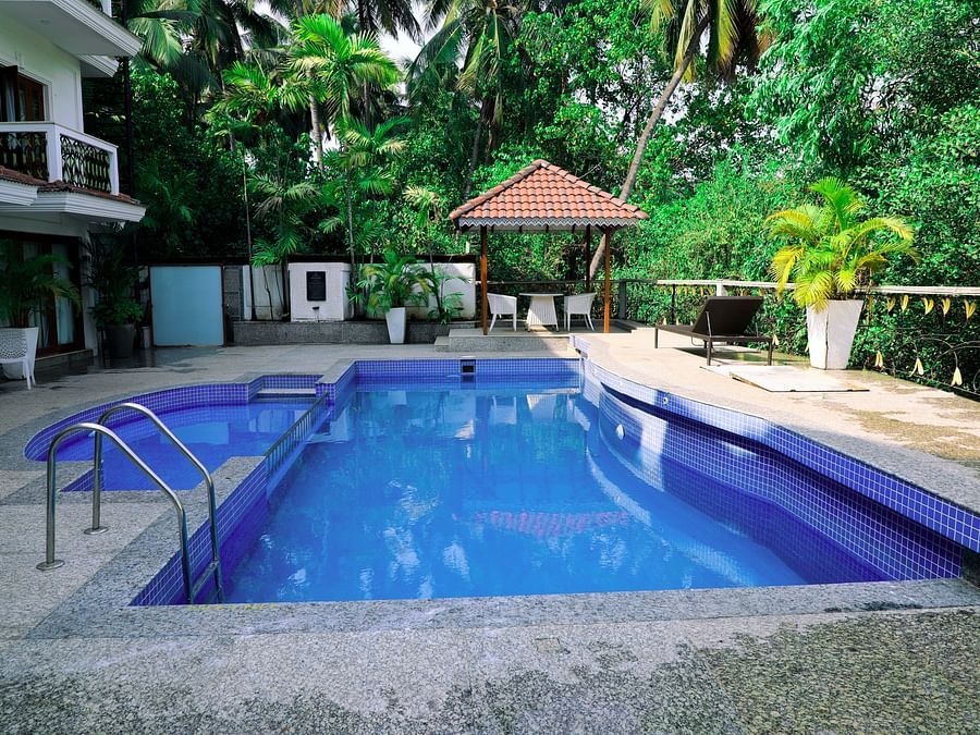 Swimming pool area - White pearl suites by rosetum 