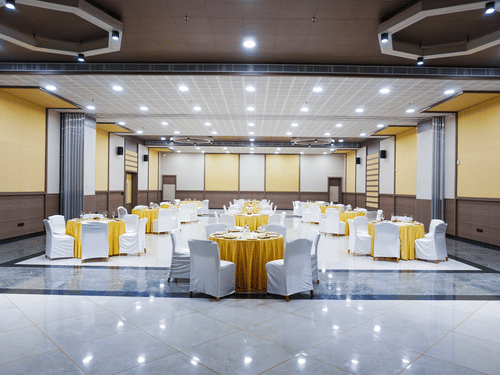 Tables and chairs in Hive I II- The Golden tusk