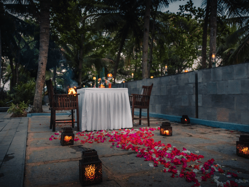 Poolside romantic dinner (2)