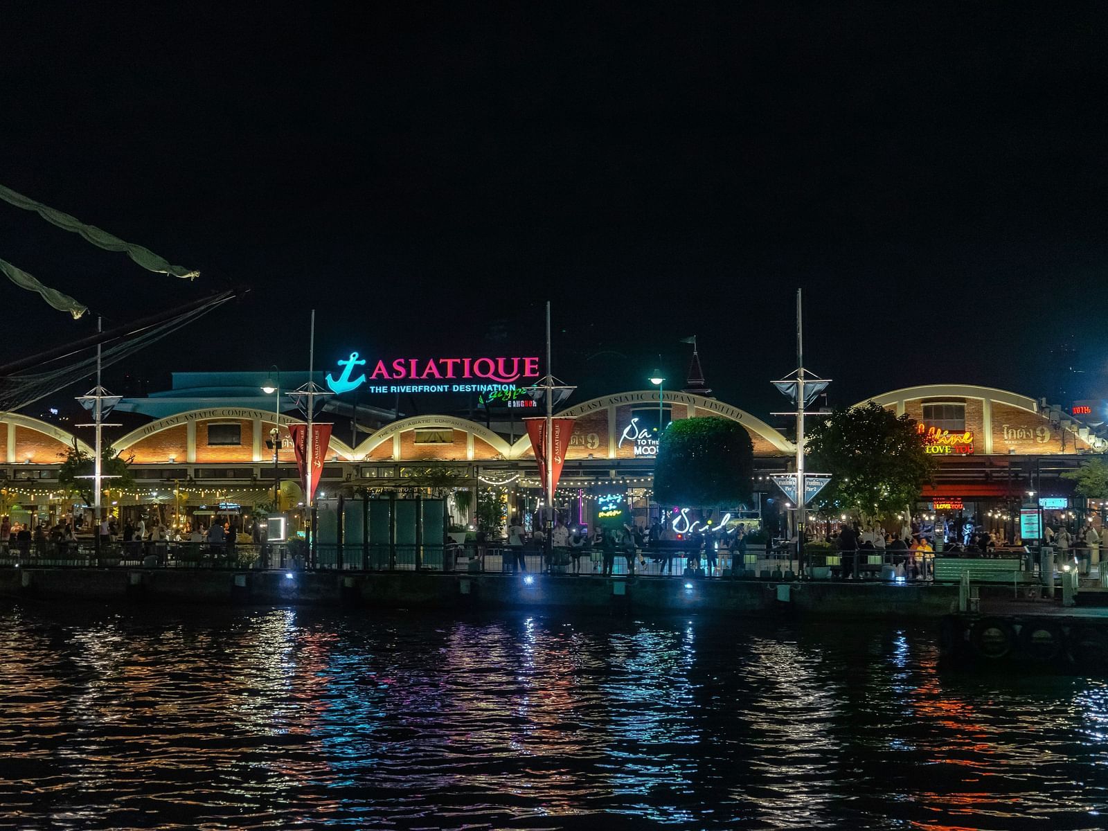 Facade image of Asiatique Waterfront with Chao Phraya River in the foreground.
