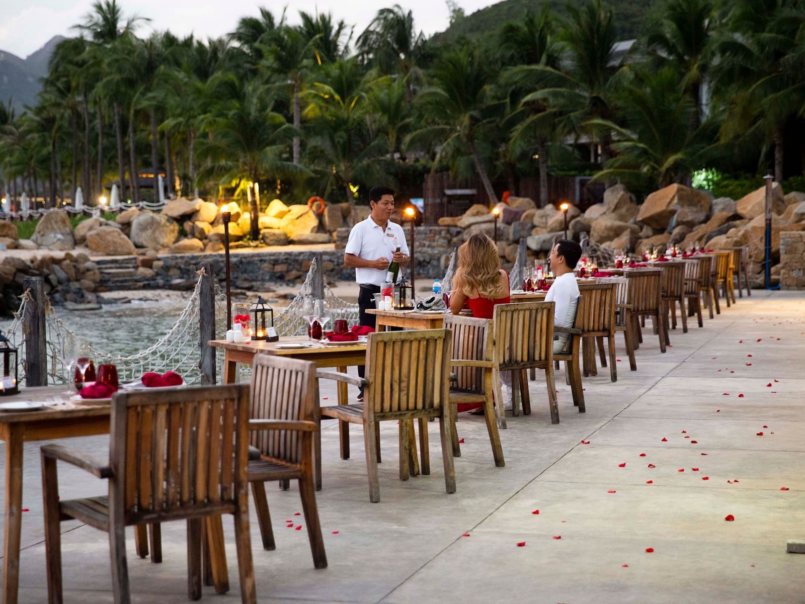 An array of tables arranged near the Nah Trang bay - Alibu Resort Nha trang