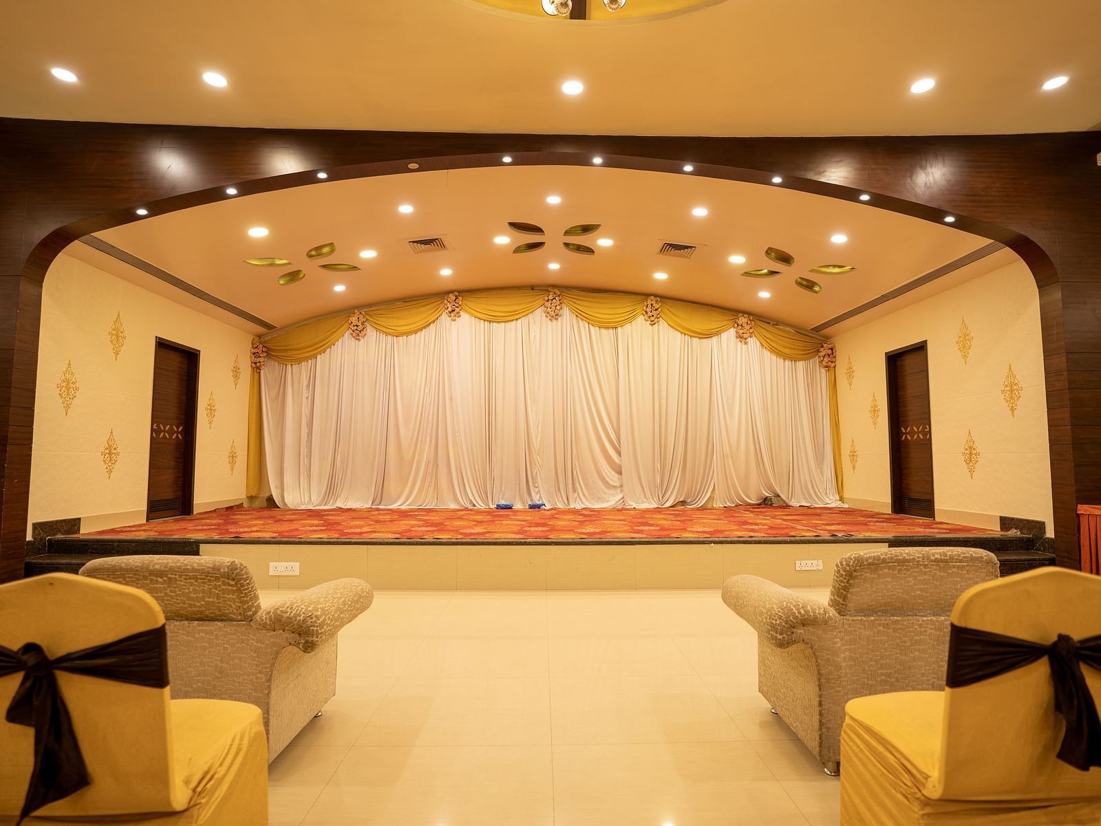 Seating arrangements inside a banquet hall - Hotel Pai Vista, KR Road