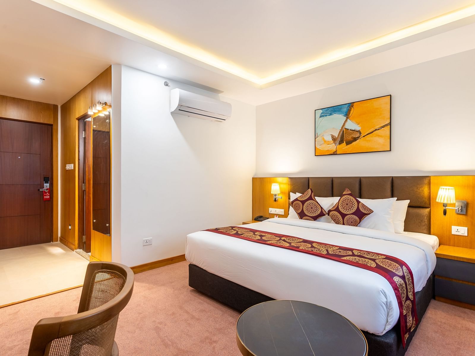 Deluxe King Room Image Number 2