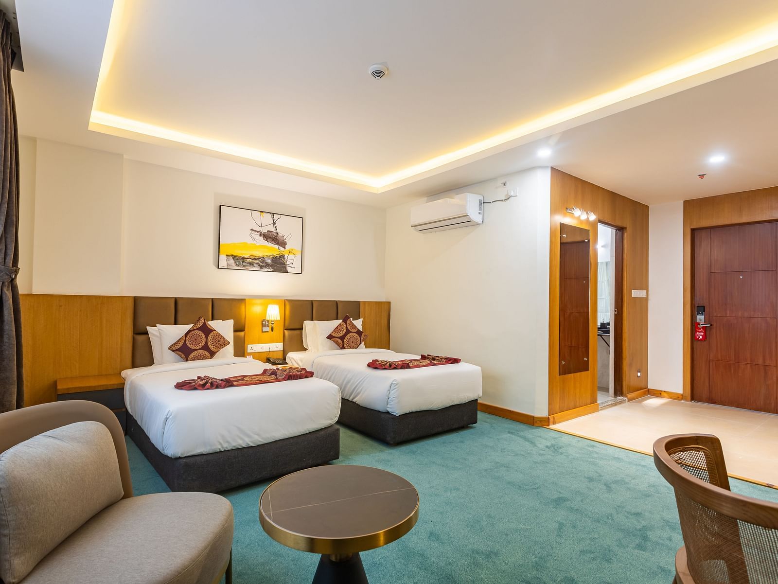 Superior Twin Room Image Number 2