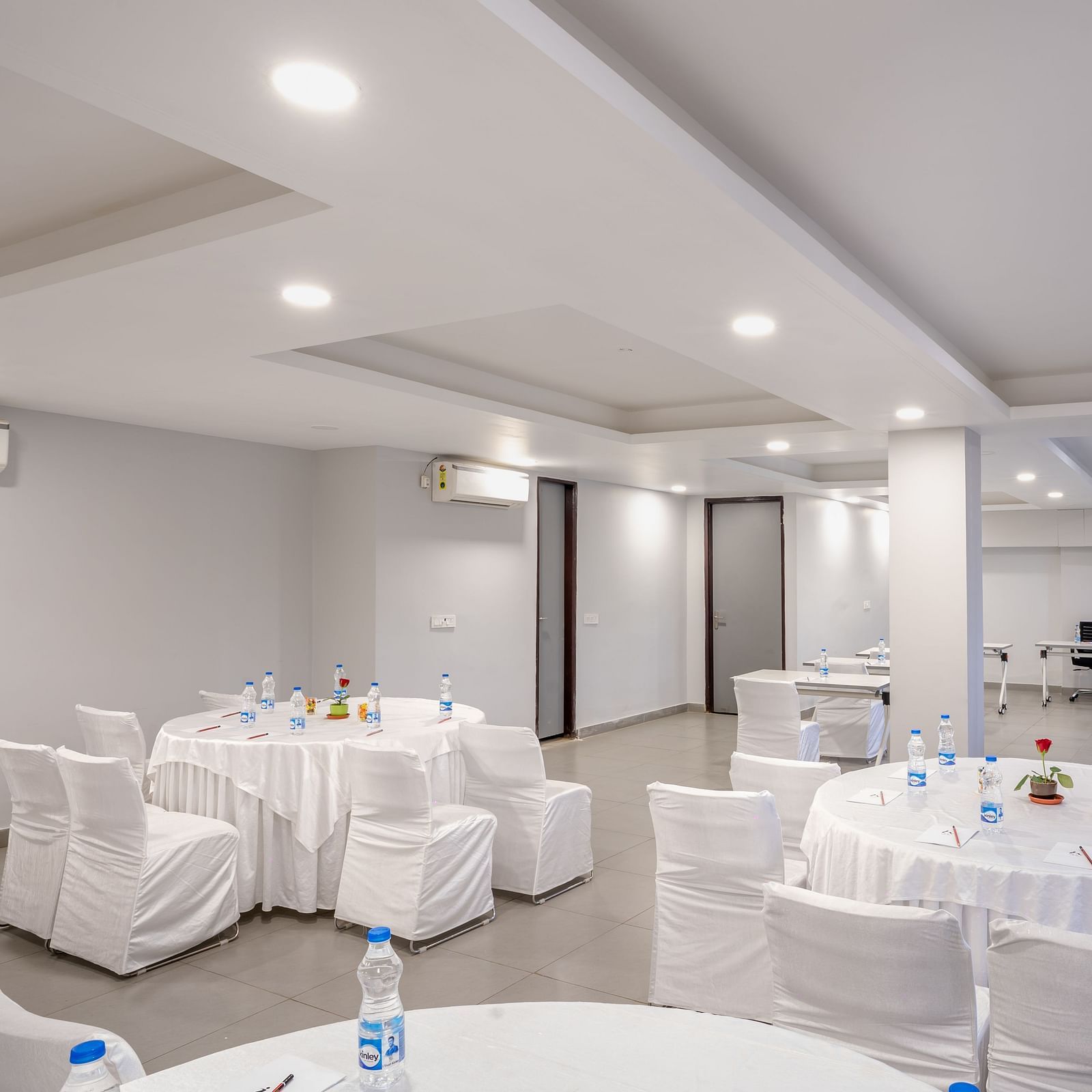 An image of a conference hall | Inde Hotel Golf Course Extension