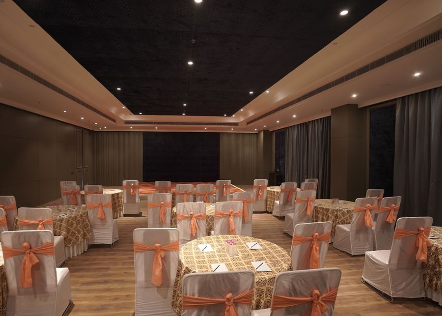 round table seating at Classic Sapphire by Ananta