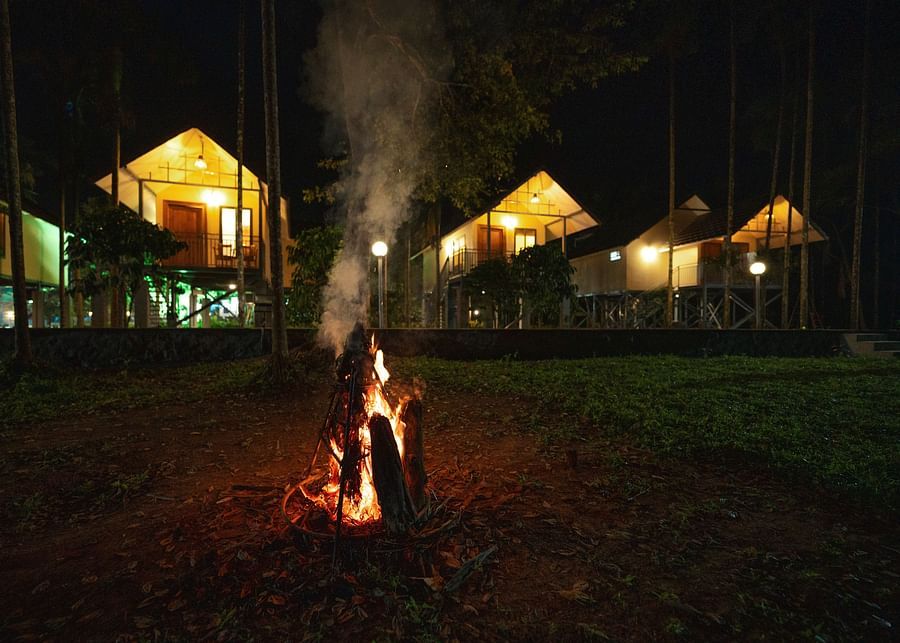 alt-text Night view of the property with a bonfire in front at Feel Free Retreat, Wayanad
