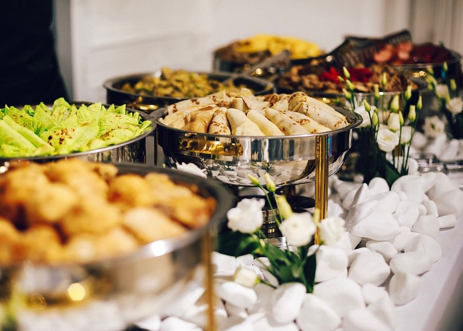 alt-text food at a buffet