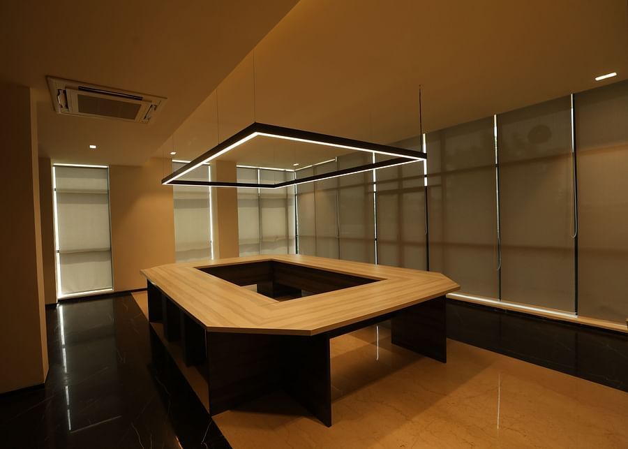 Rectangle conference table in a meeting room