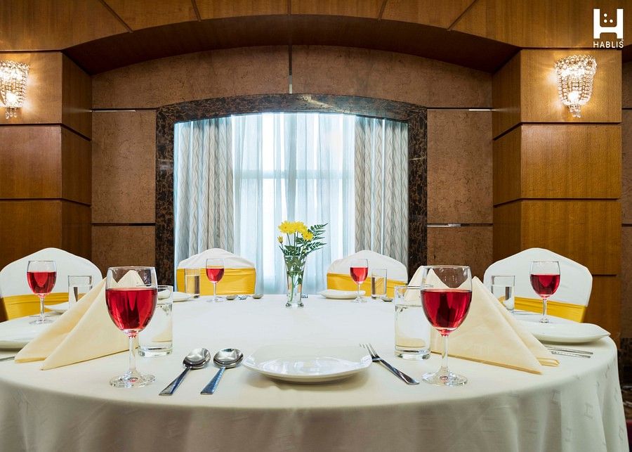 a table in magnum hall