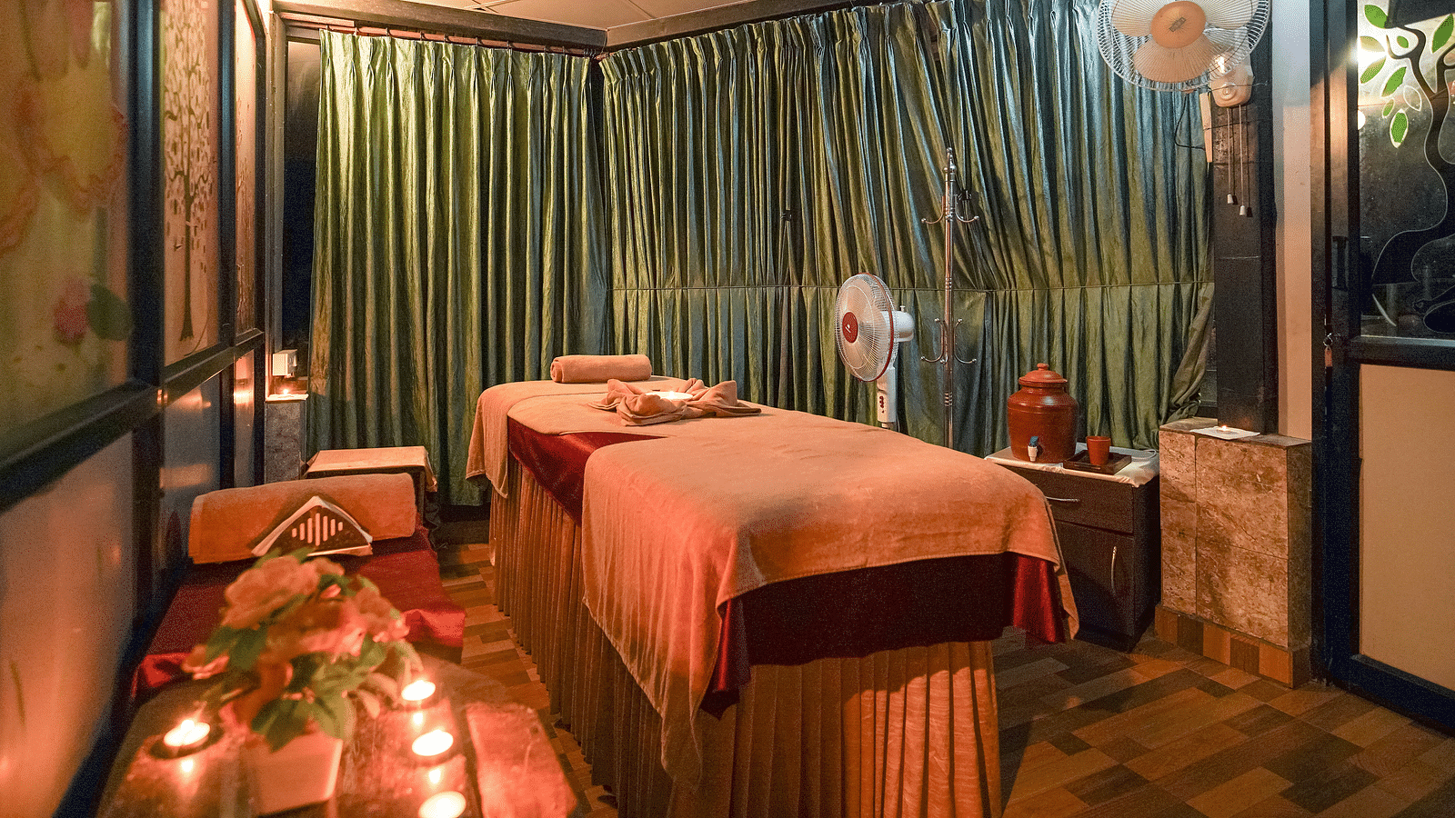 Image of a the spa with a bed at Coorg Jungle Camp Backwater Resort, Kushalnagar.