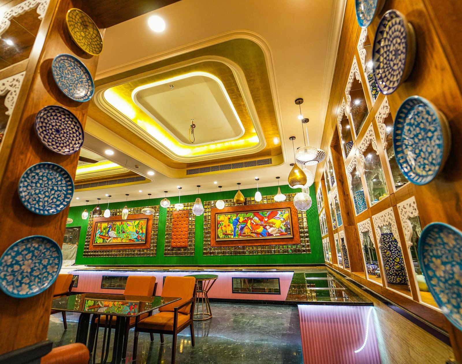  Interior of the Dining Room at MAYFAIR Oasis Resort & Convention