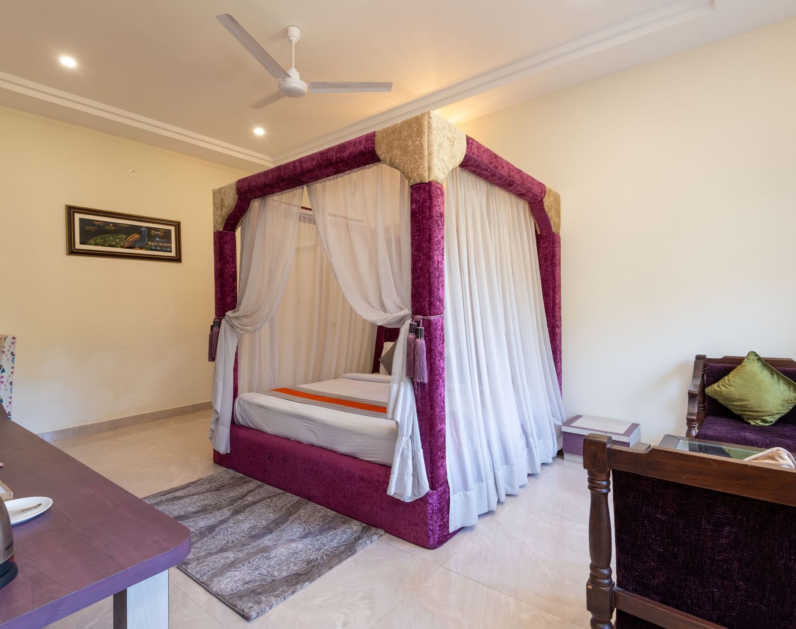 Honeymoon suite-RAJ 7586