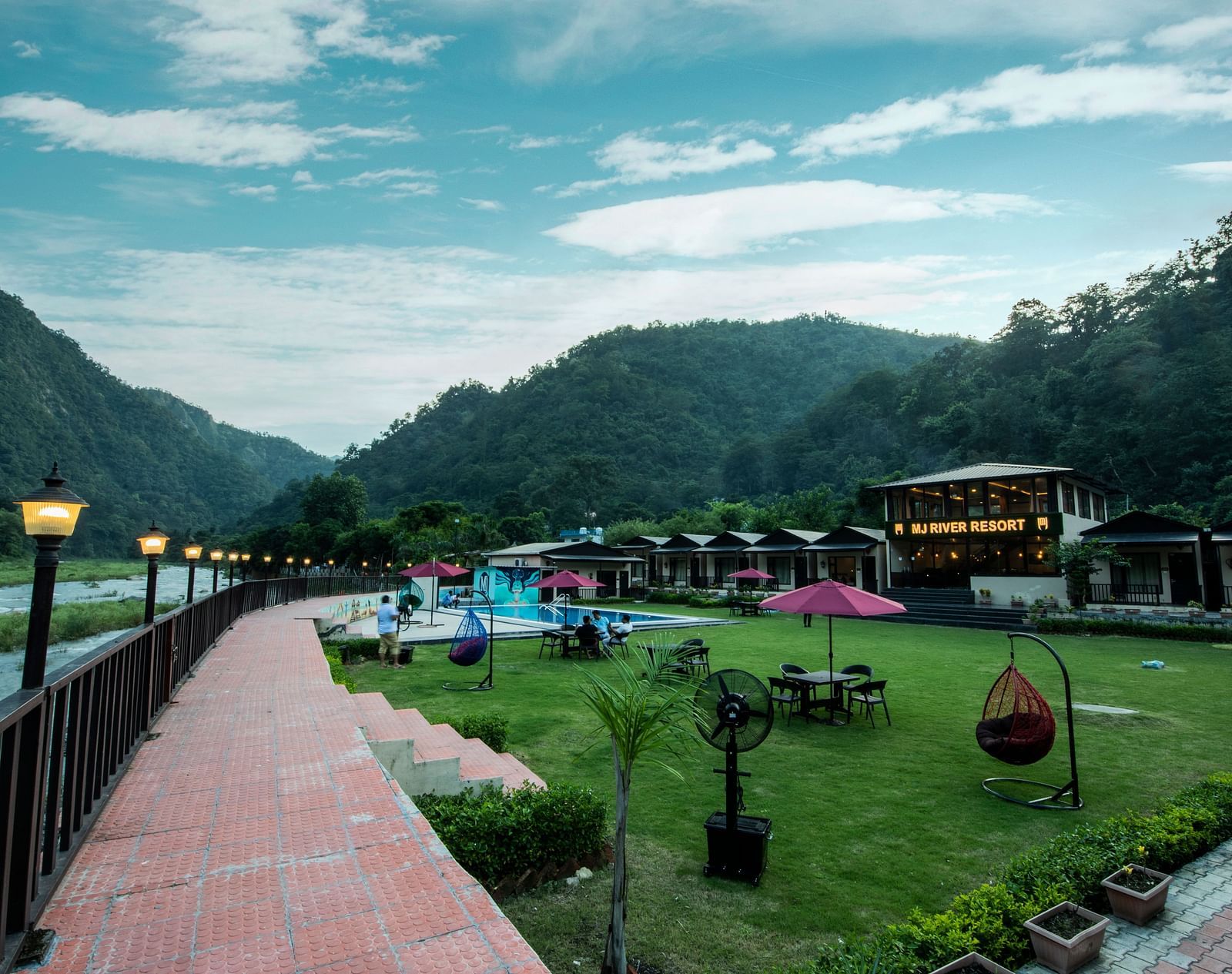 River-side-Garden-MJ-RIVER-RESORT-Rishikesh
