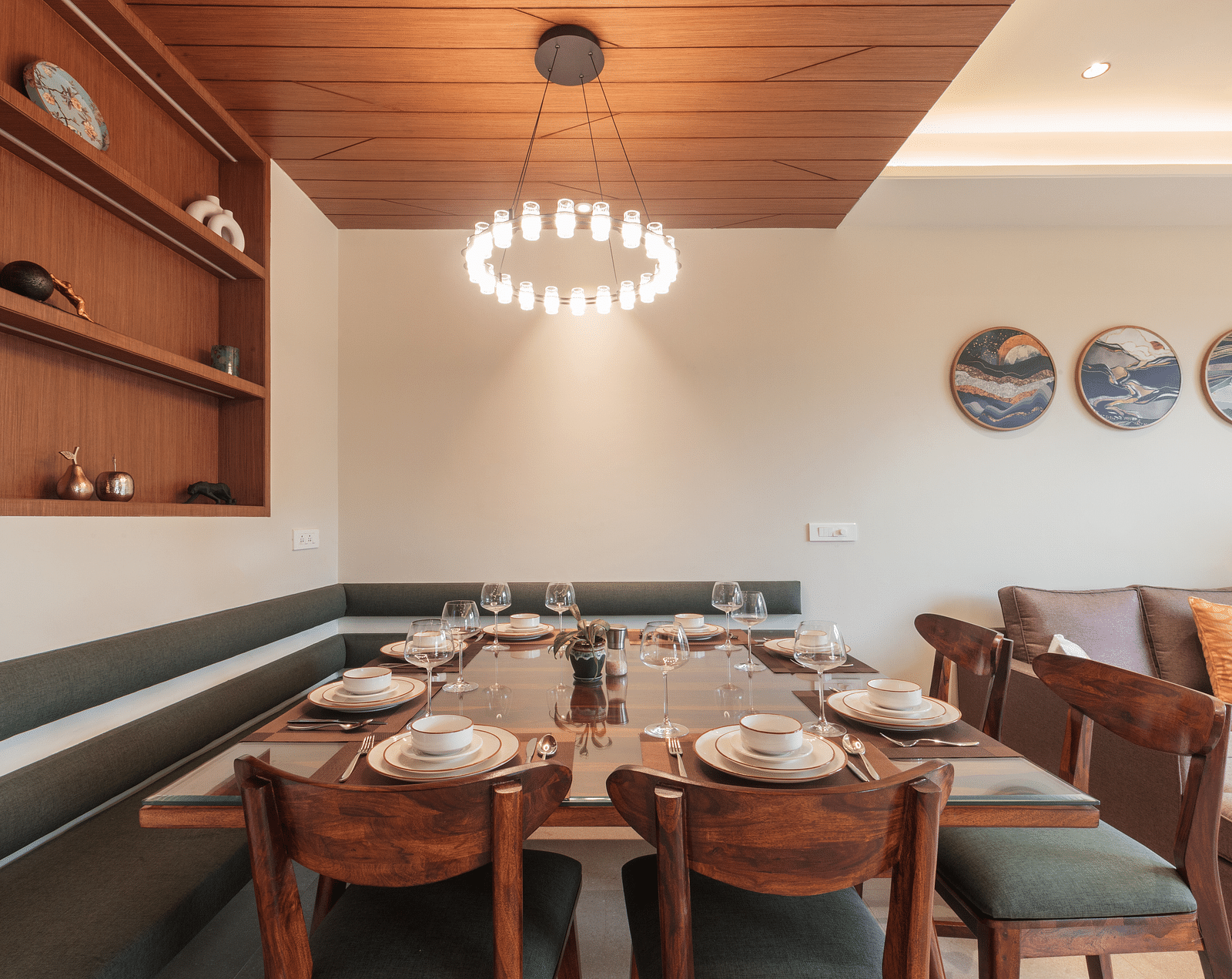 04 Dining