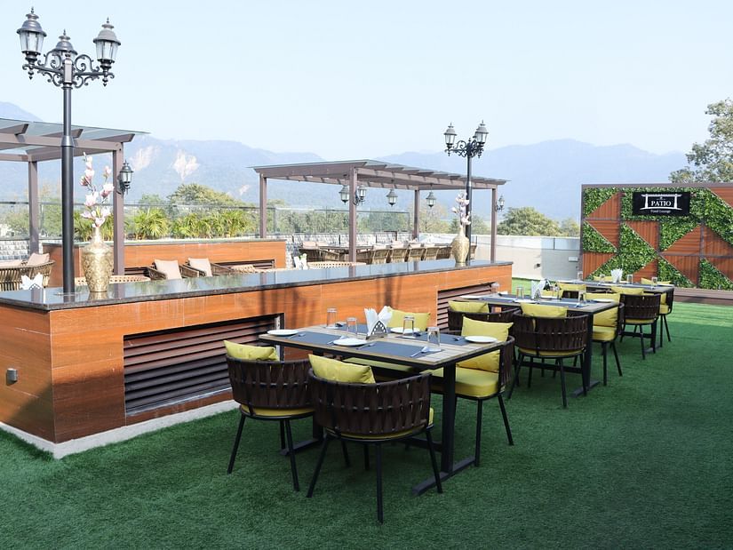 Rooftop dining arrangement at Five Elements Hotels Maplewood Premier