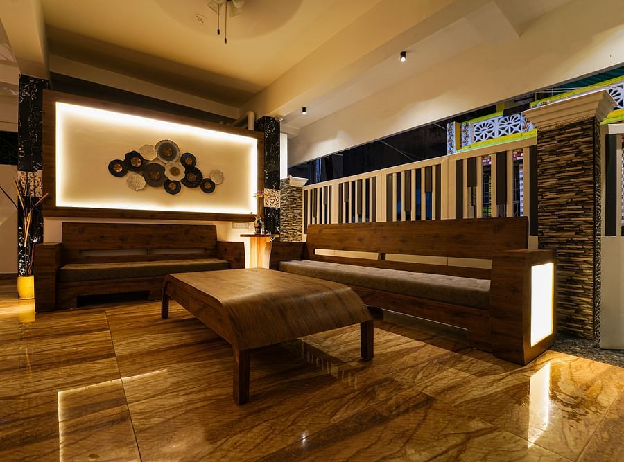 alt-text Waiting area  and lobby at Le Poshe Luxury  
