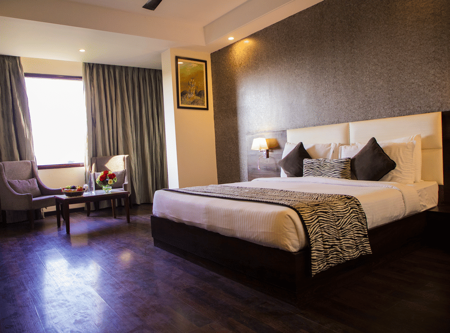 Deluxe room with king size bed