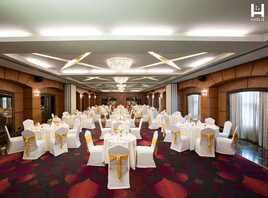 seating arrangement at hablis in chennai