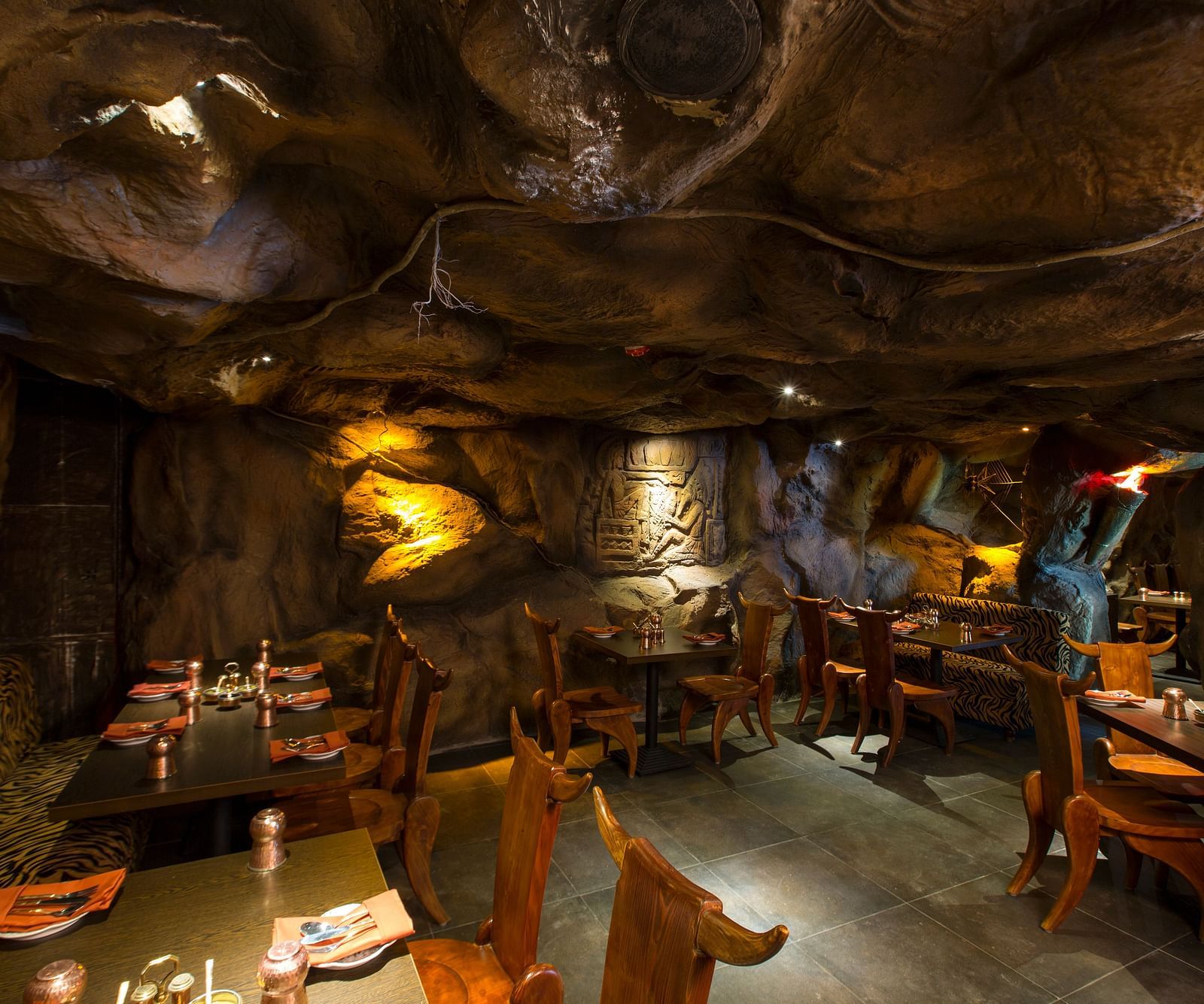 Interior image of Hotel Pai Viceroy Tirupathi Gufha Restaurant 
