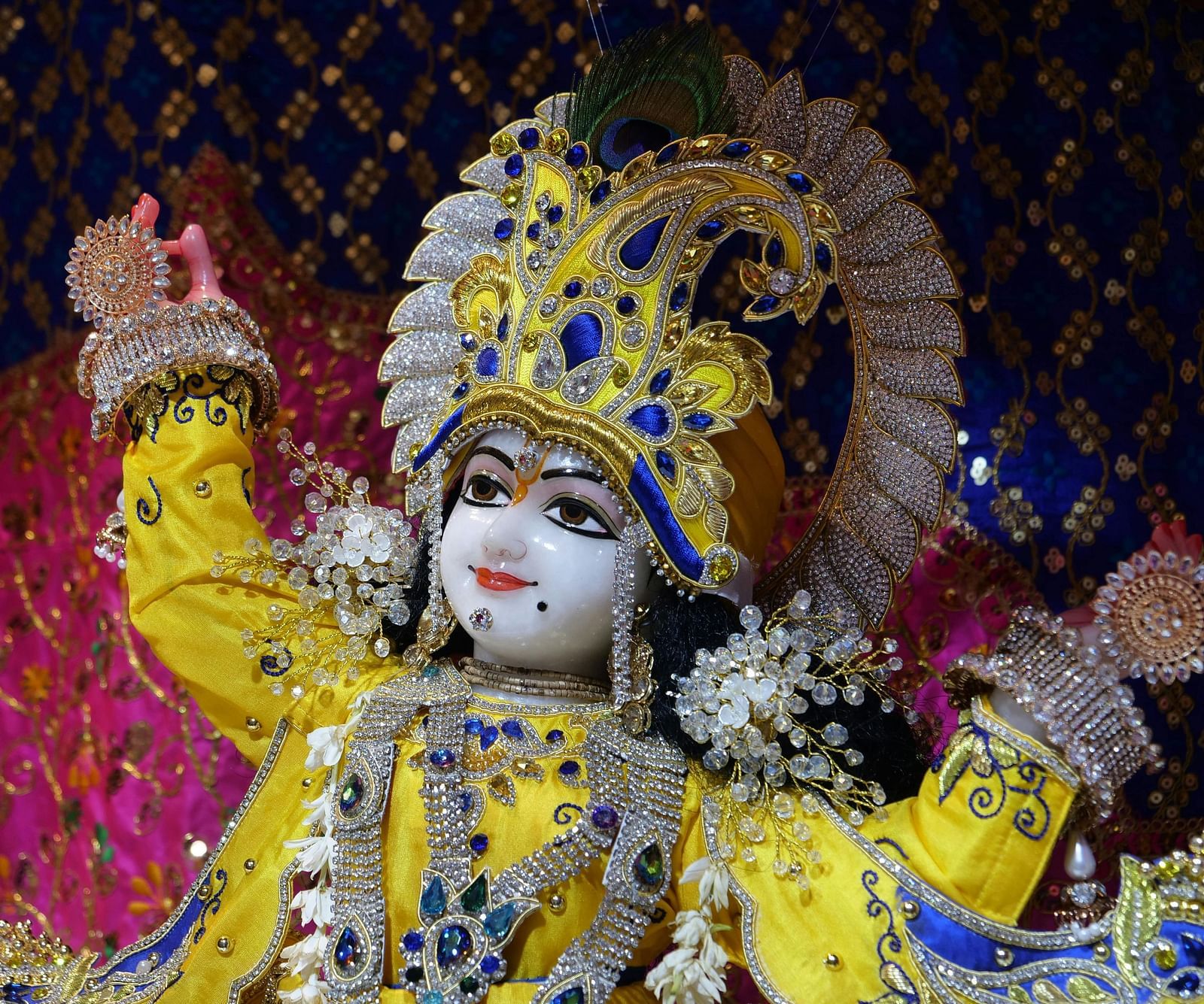 An image of Lord Krishna statue