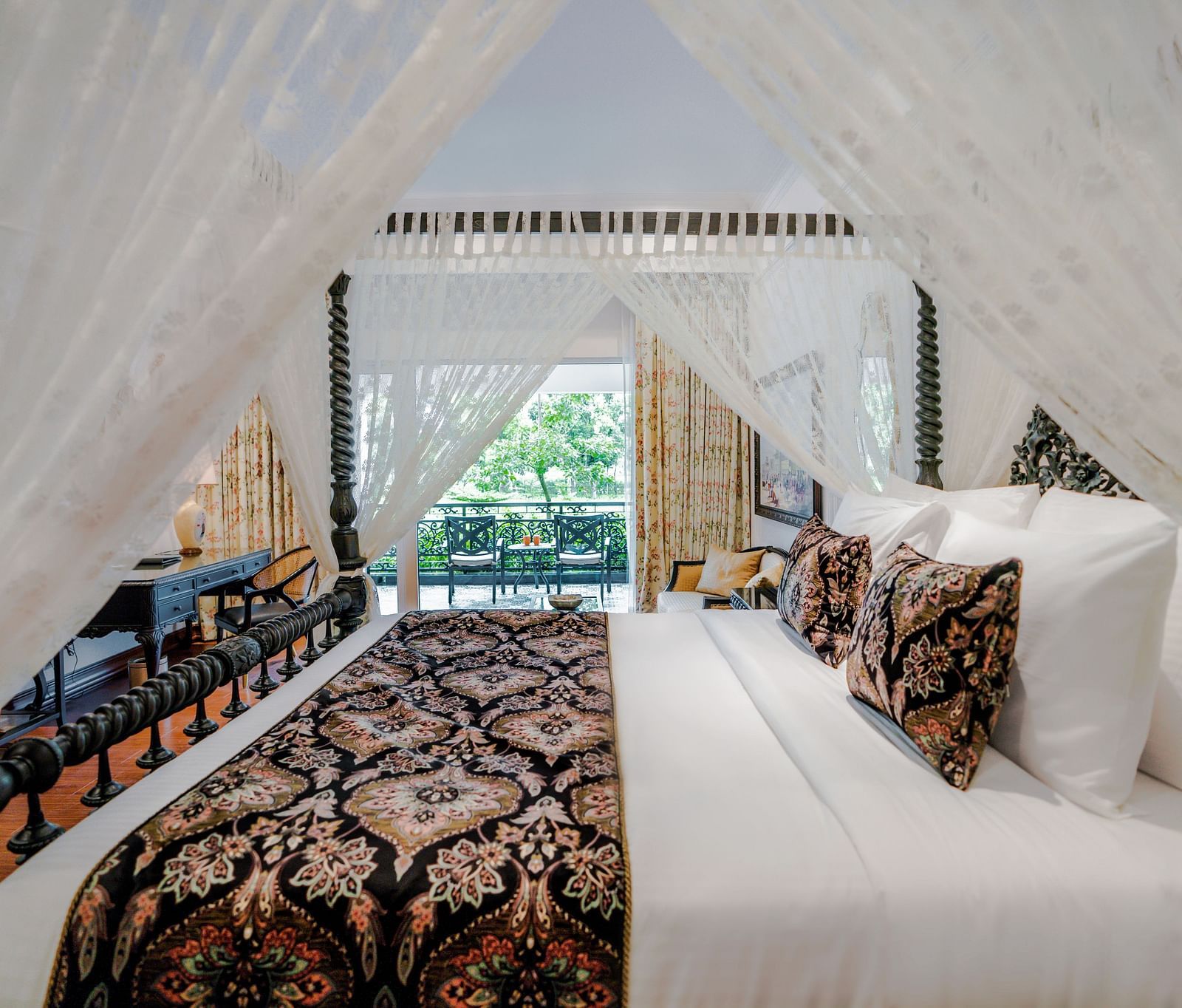 view of a king size bed - Mayfair Tea Resort, Siliguri