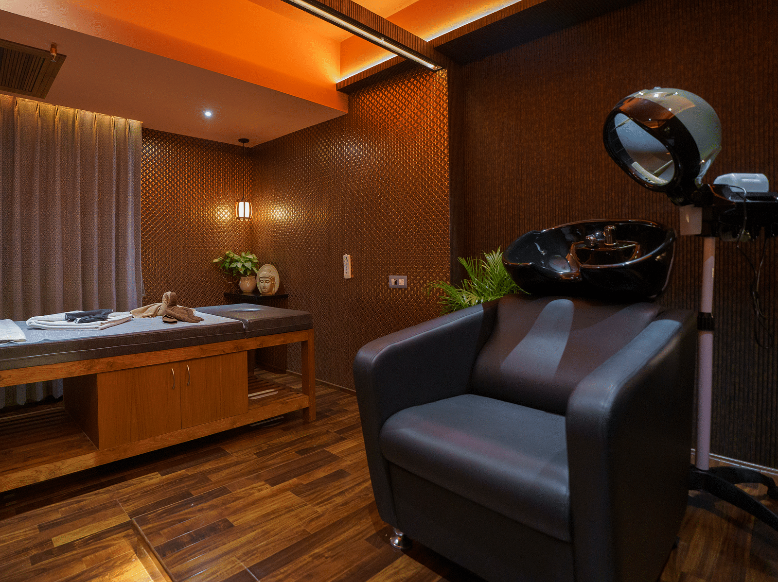 Image of spa equipment and a couch at Coral Reef Hotel & Spa in Port Blair