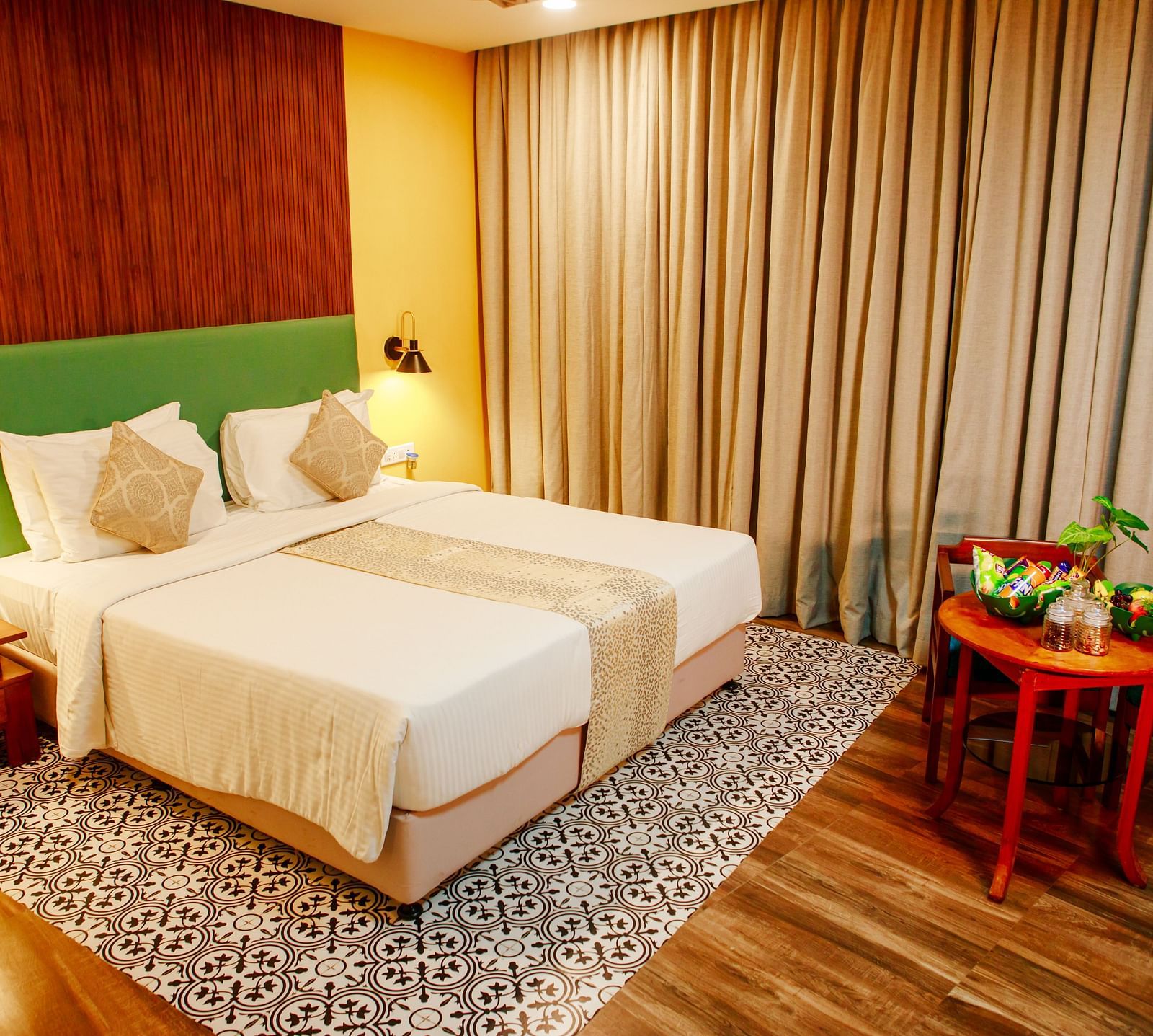 Valley View Room at GReaT Trails Yercaud By GRT Hotels - Room Stay in Yercaud that offers a double bed and a coffee table arrangement