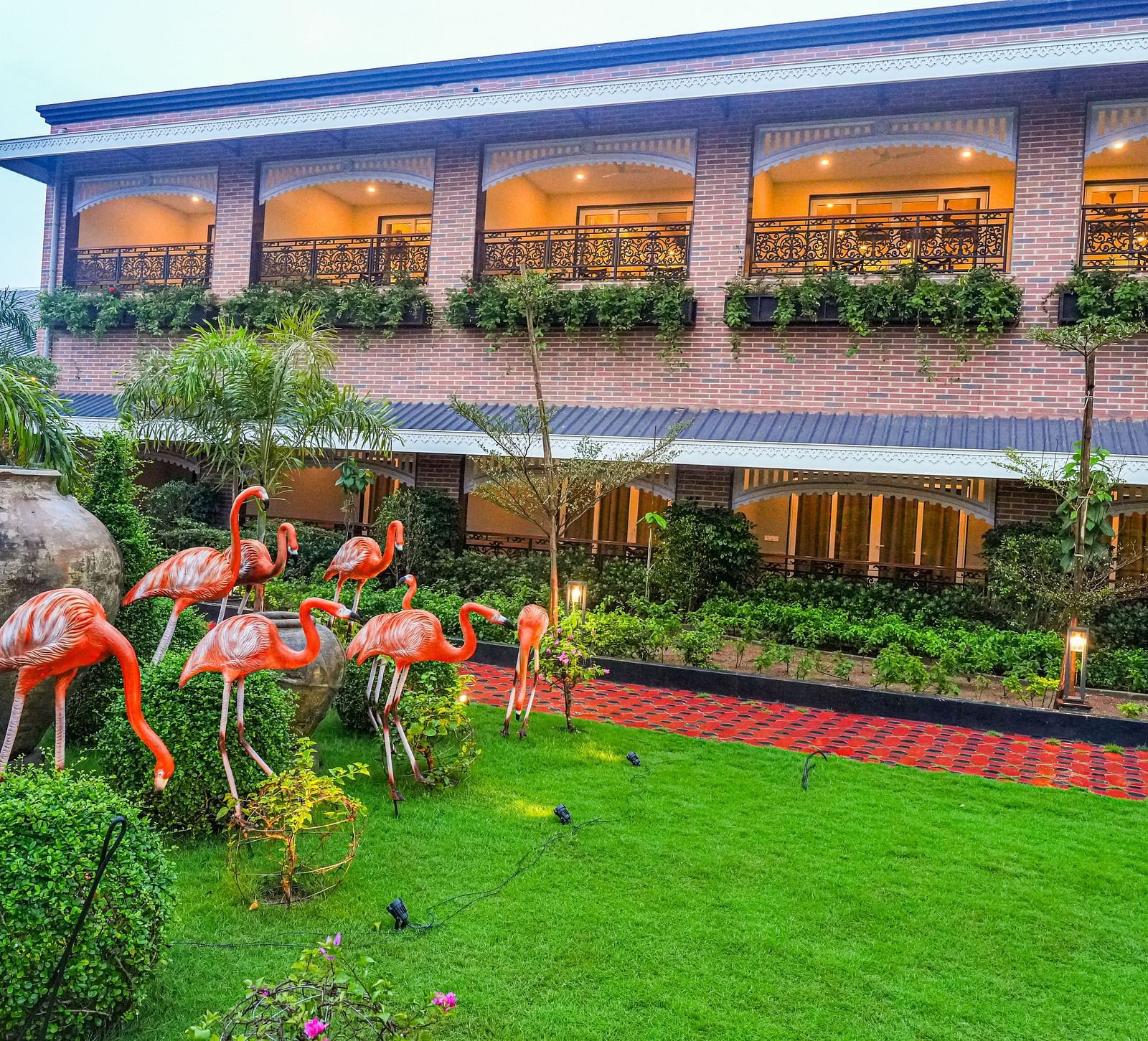   Lawn at Mayfair Oasis Resort & Convention