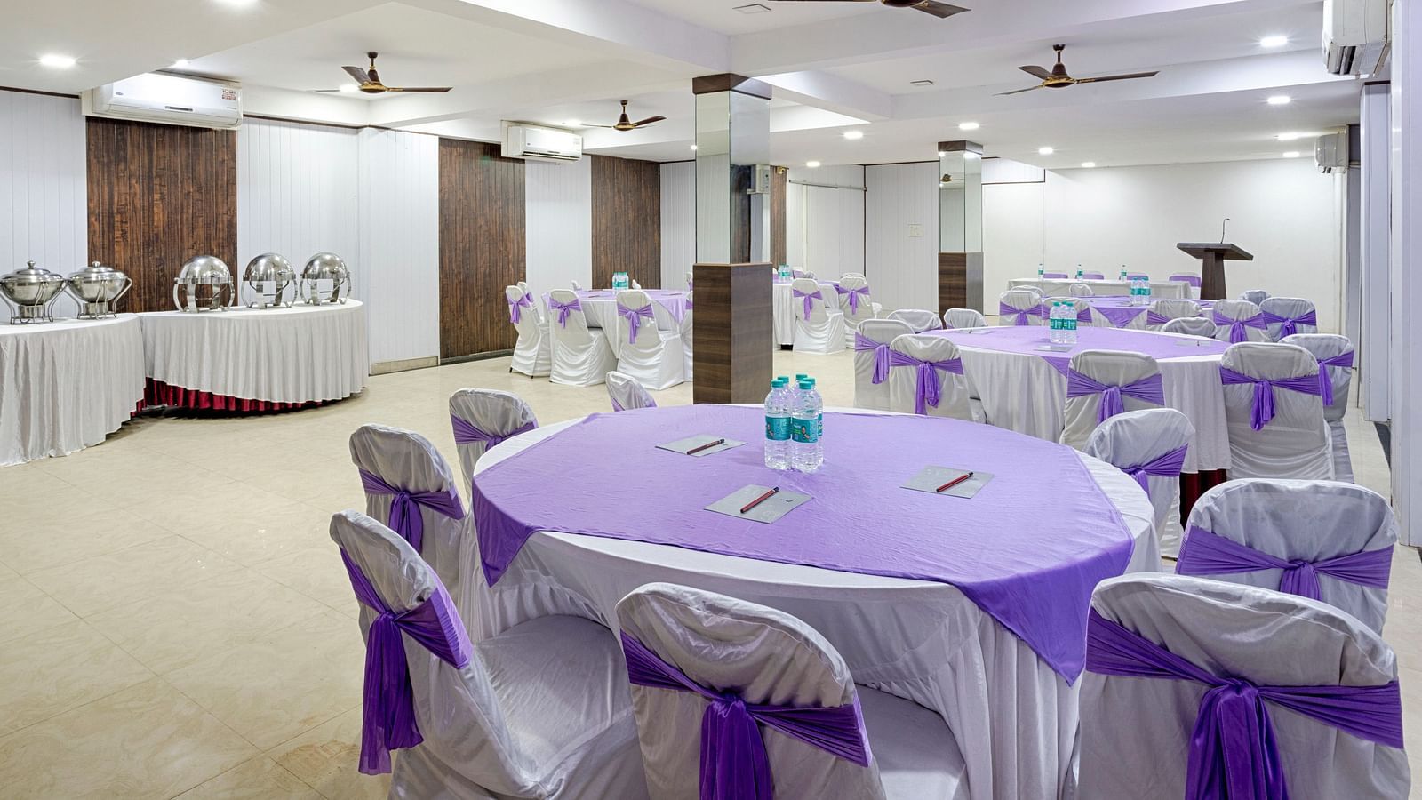 Banquet hall 