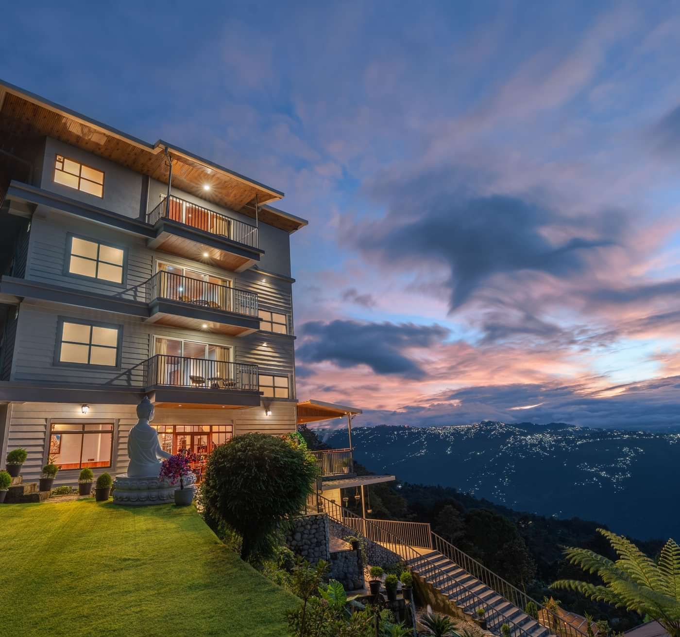 Summit Enigma, Lamahatta