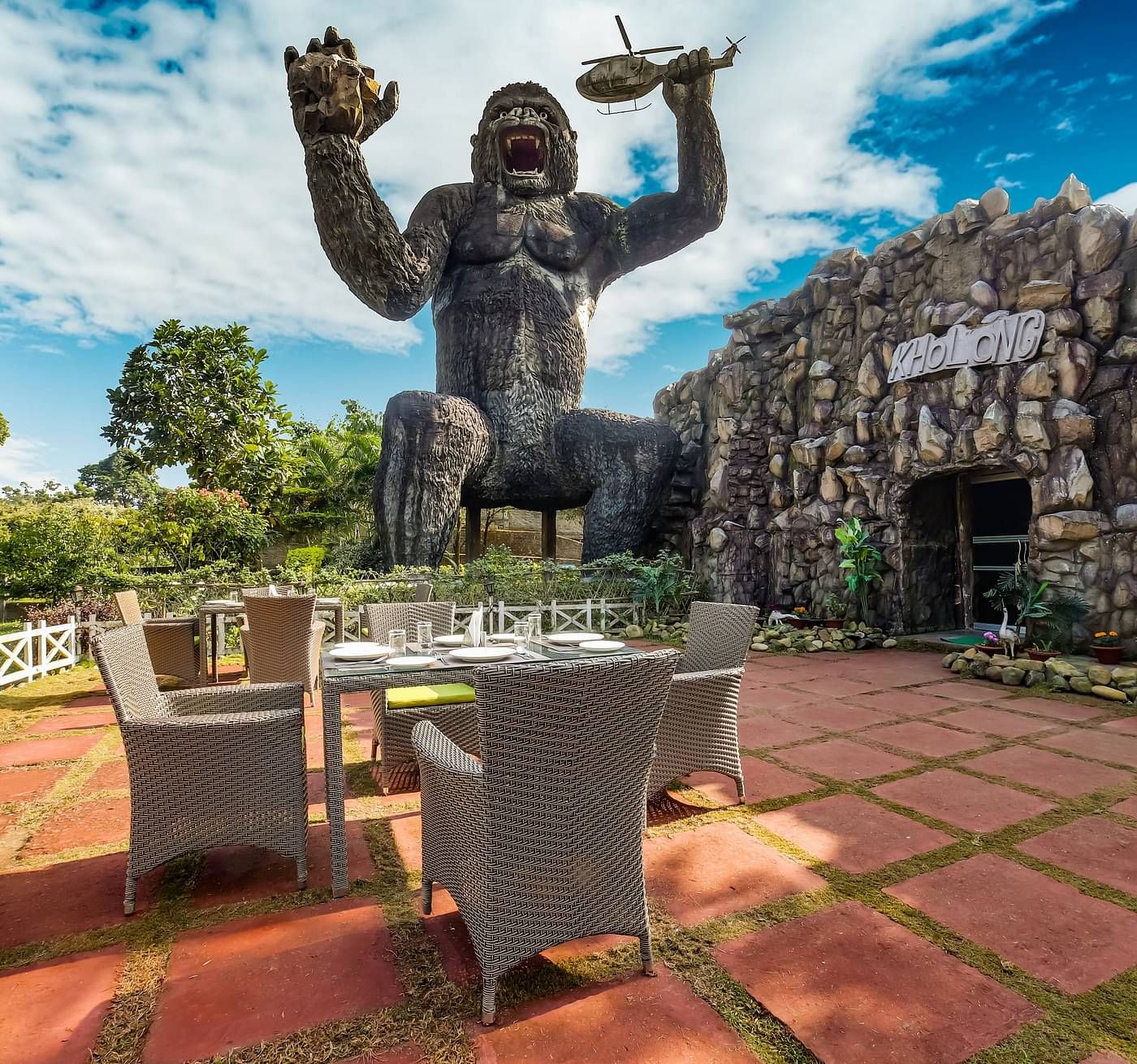 Outdoor Kholong restaurant with a giant gorilla holding a rock in one hand and a helicopter in the other bisbes (1)