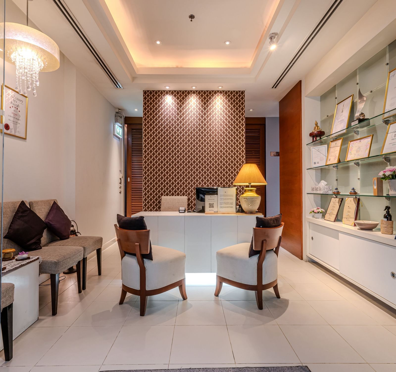 An overview of the reception of Coran Boutique Spa - Hotel in Sukhumvit, Bangkok.