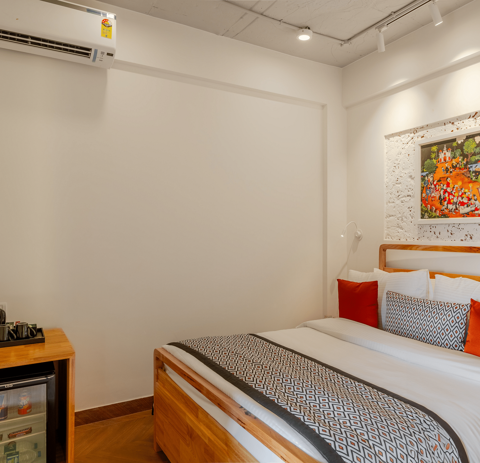 Cosy hotel room with a double bed and wall-mounted TV at Bedzzz Xclusiv Morjim, Goa