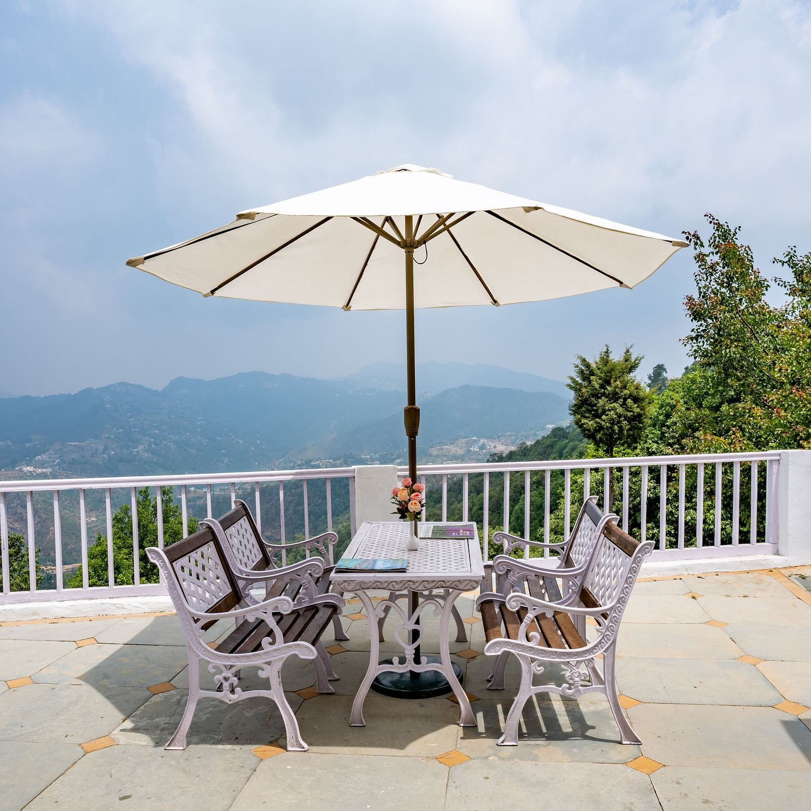 A rooftop terrace with an umbrella at Te Aroha By Shervani, Mukteshwar