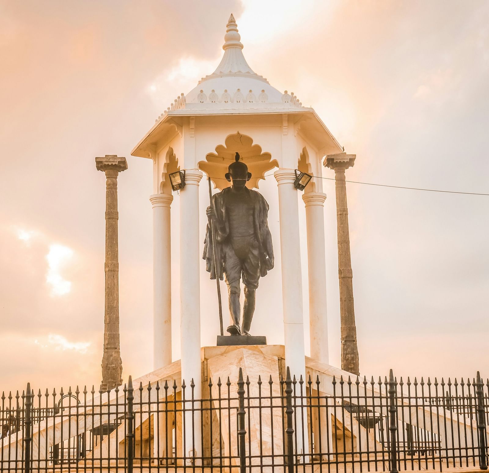 An overview of a Mahathma Gandhi statue on Promenade in Pondicherry