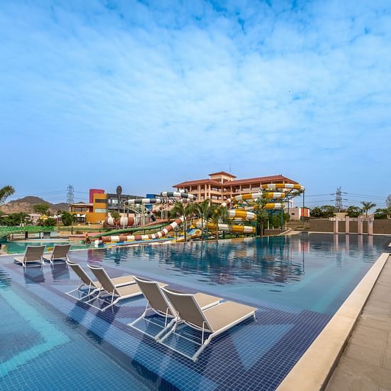 A shot of the infinity pool in Indore