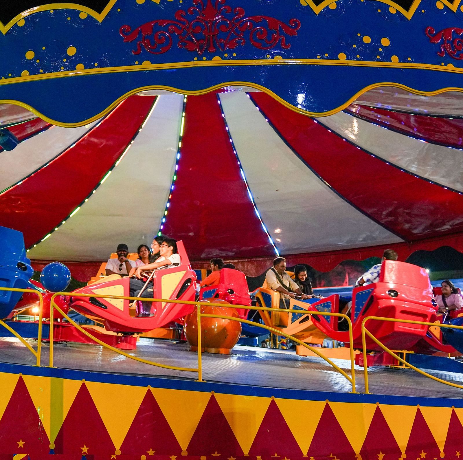 Break Dance - Fun Rides at Ramoji Film City