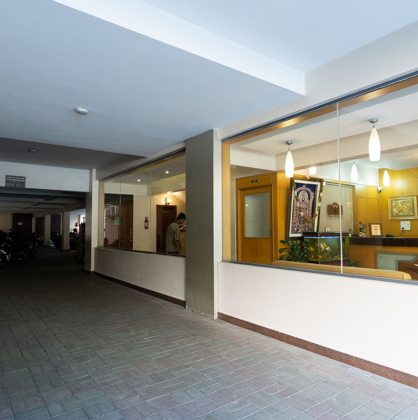 Overview of the parking area of Hotel Pai Vista, KR Road